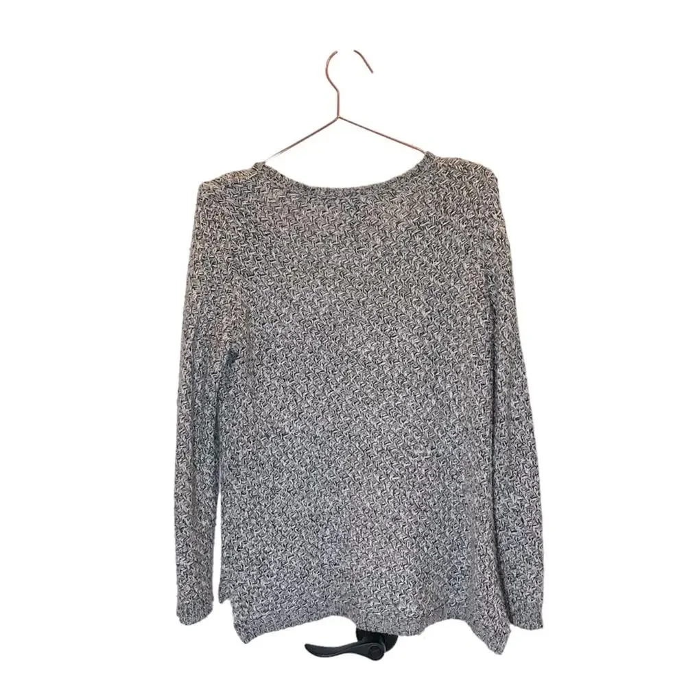 White House Black Market knit gray and white Sweater size small